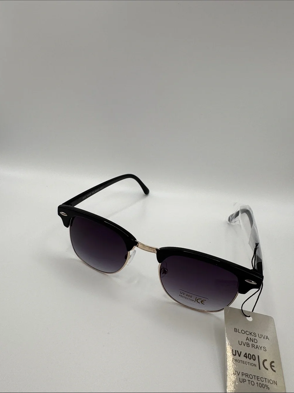 Classic Black and Gold Men's Sunglasses with Gradient Lenses
